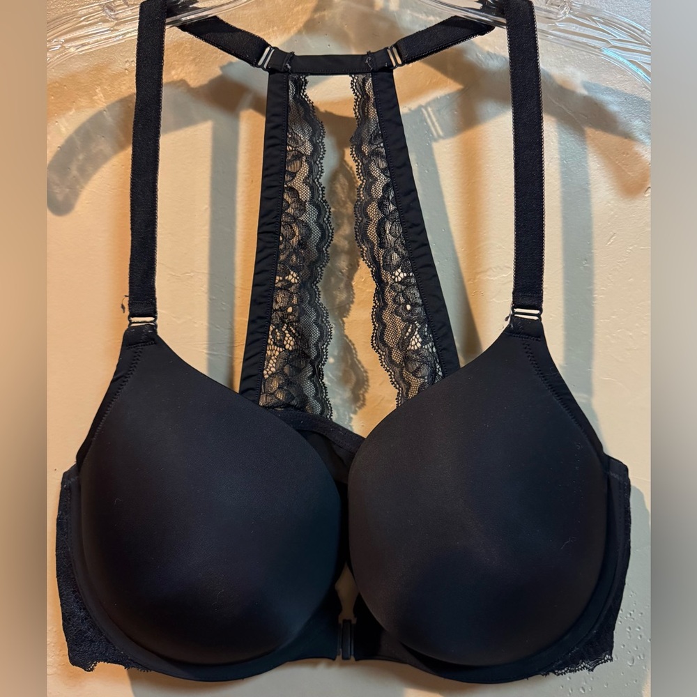 Torrid Black Lace Accent Front Hook molded cup Bra with Adjustable Straps